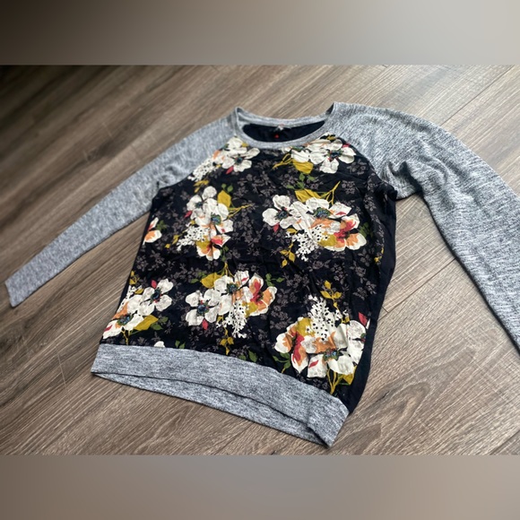 Kut from the Kloth sweater with floral print design size medium - Picture 7 of 12